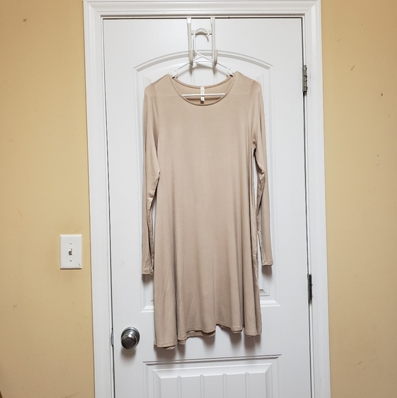 Boutique Dress - Picture 4 of 5